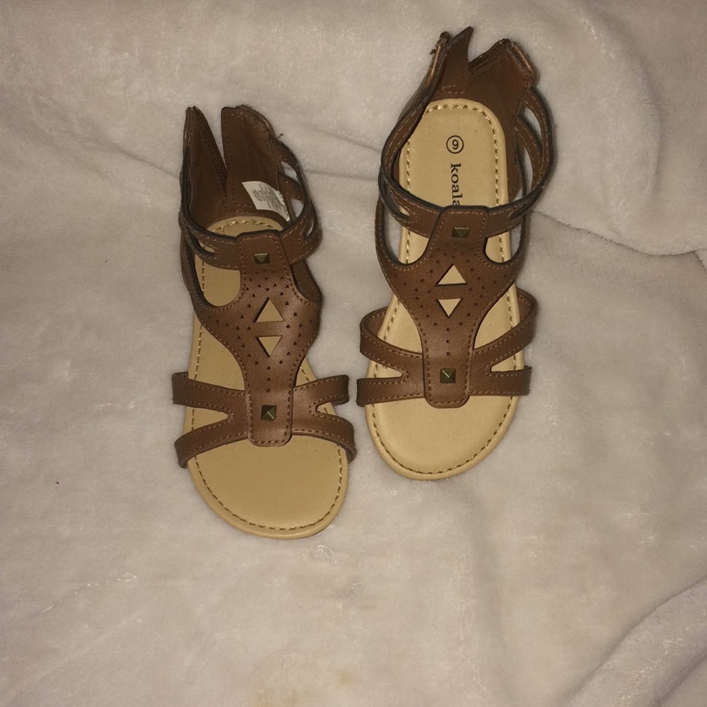 Brown sandals for toddler girl